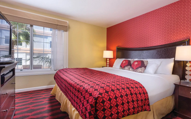 Peacock Suites