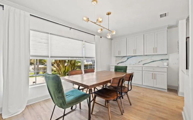 Stylish Villa Near Treasure Island Beaches