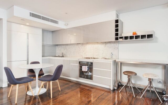 SH147 Sleek Split Level 2BR Surry Hills