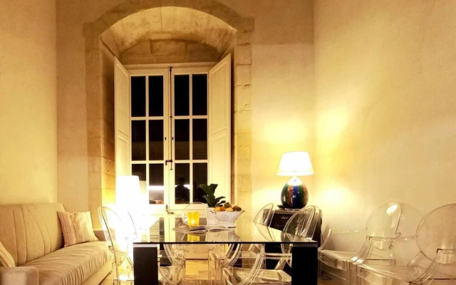 2-bed Island Retreat - Baroque Courtyard & Views