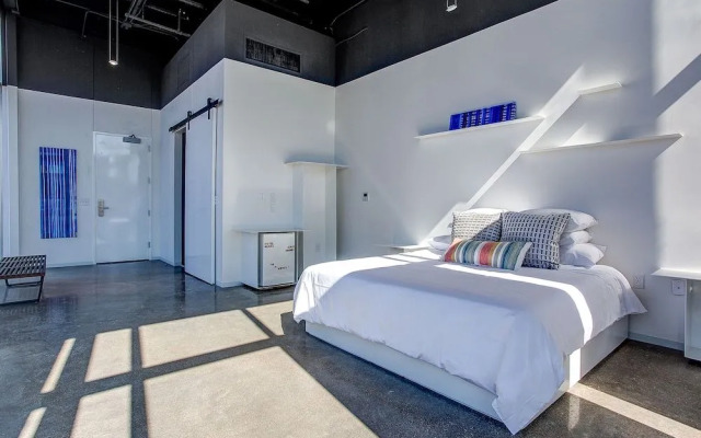 Hotel Revel