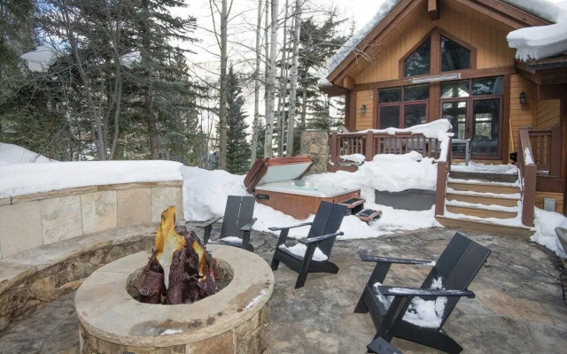 Lupine Residence 5 Bedroom Home by RedAwning