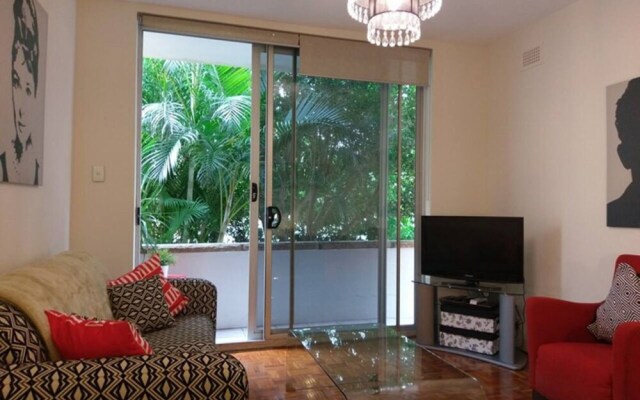 Cozy Marrickville Apartment Near Centre