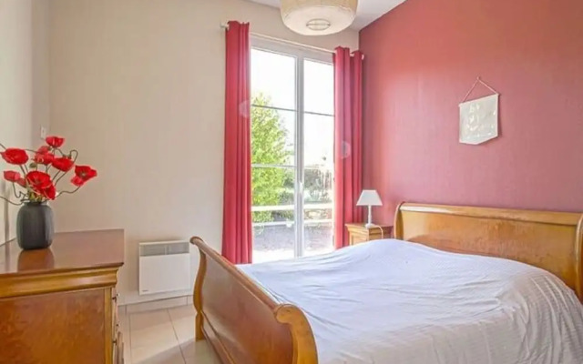 Bright Holiday Home With Garden