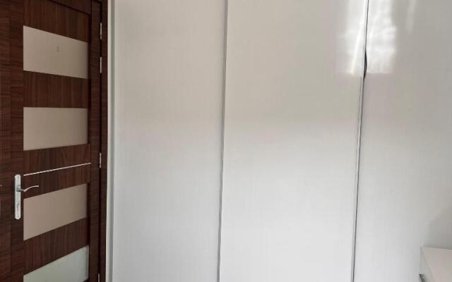 F4-3 Room 2 single beds shared bathroom