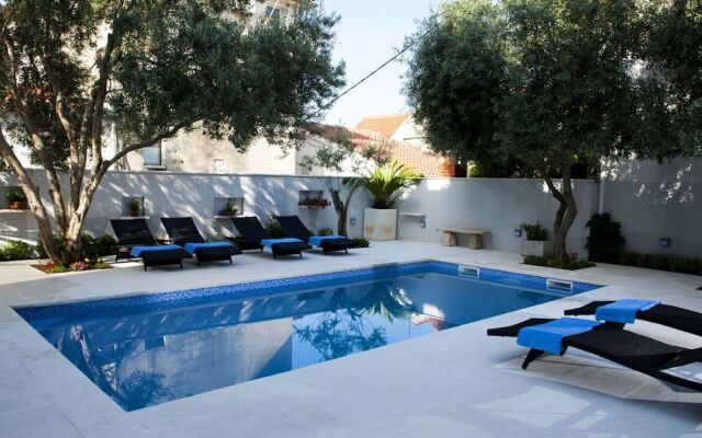 Modern Apartment with Private Pool in Split