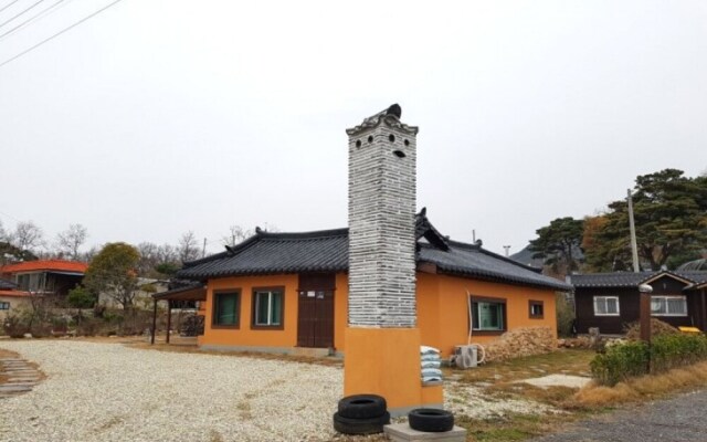 Ganghwado Hwanggeumbit Pension
