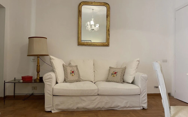 Elegant Apt-typical Roman Palazzina Pz Alessandria