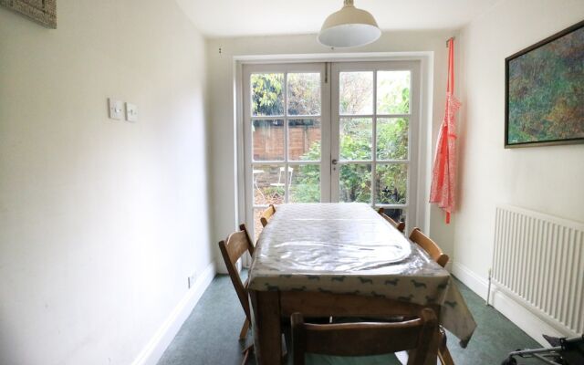 Charming 2 Bedroom House With Garden in East London