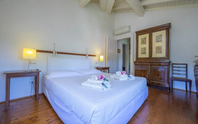 Villa Faccioli Deodara With Shared Pool