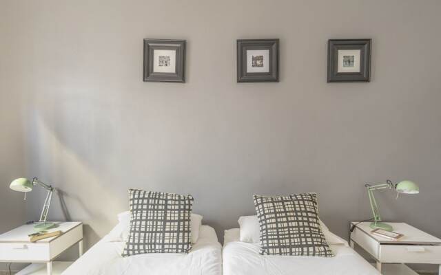 Lovely and Central 4 BR Apartment