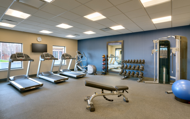 Hampton Inn & Suites Teaneck Glenpointe