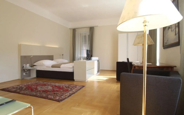 Pineacre on the Lake