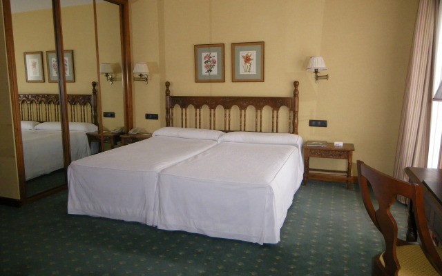 Hotel Ele Puente Romano