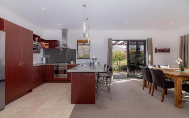 Lake Wanaka Villas at Hertiage Village Country Res