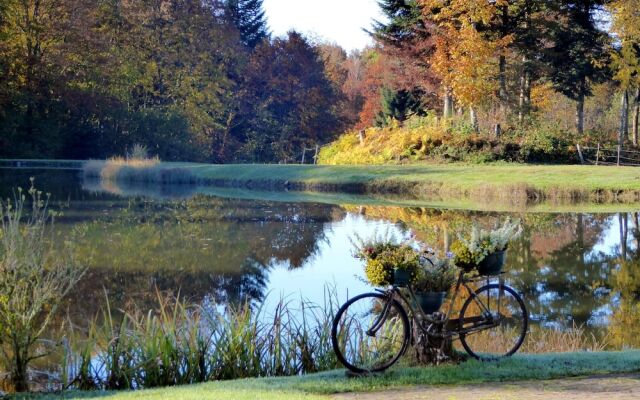 Studio in Athesans-étroitefontaine, With Pool Access, Furnished Garden