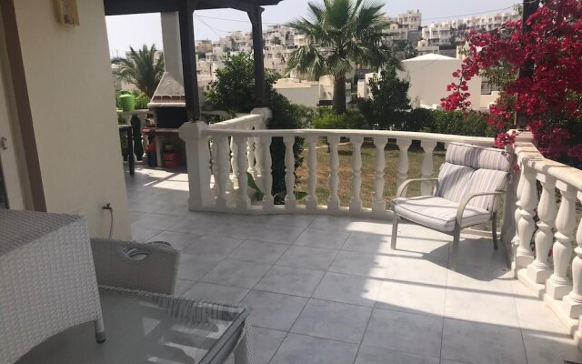 1 Bedroom Apartment Lake View 8 by Likya Global