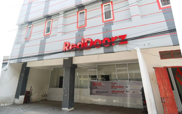 RedDoorz At Losari Area 3