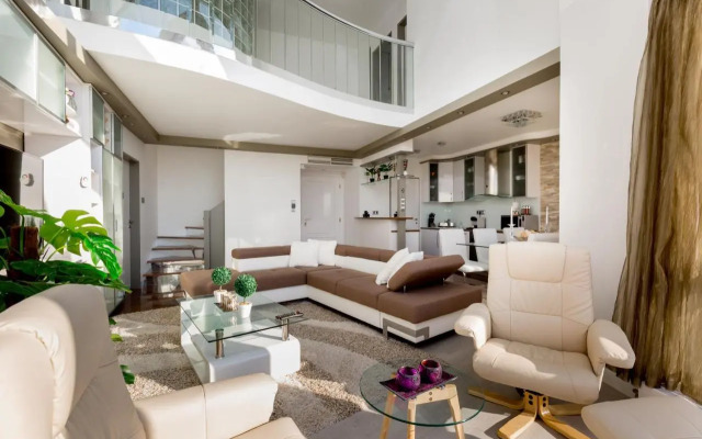 Panorama Dream Home w 3BDR, A/C, Garage & Jacuzzi