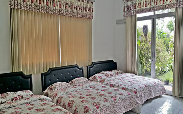 Vila Bunga Merah Gelatik