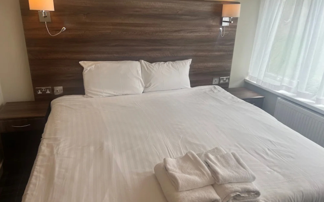 Riverside Hotel