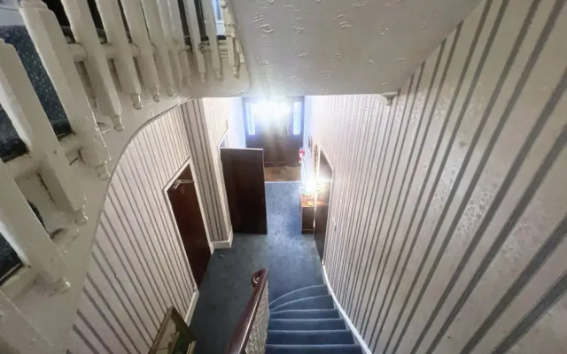 Helen's Hotel