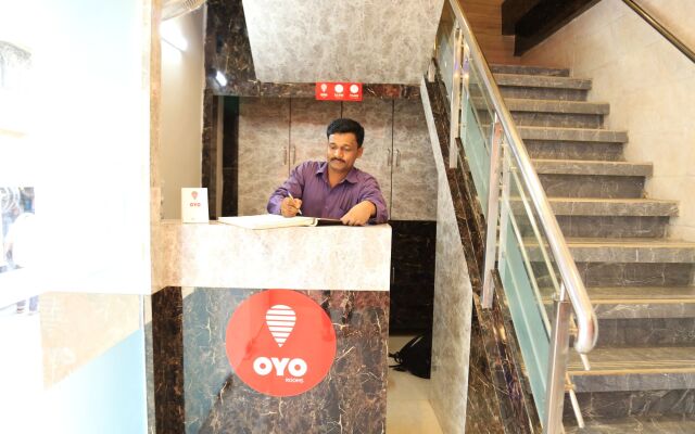OYO 8678 Hotel Golden Nest