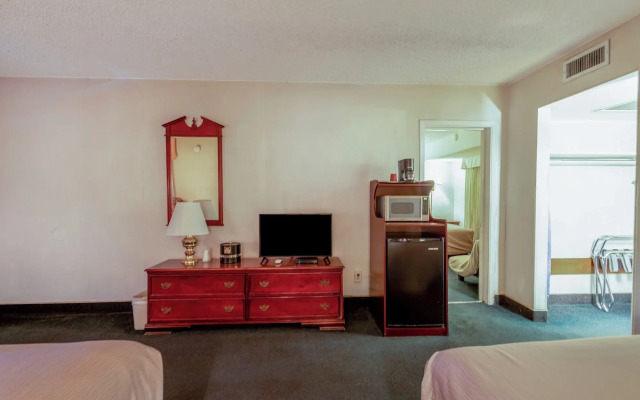 Royal Holiday Motel By Belvilla Gallup I-40