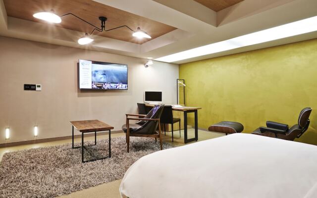 E-HOTEL