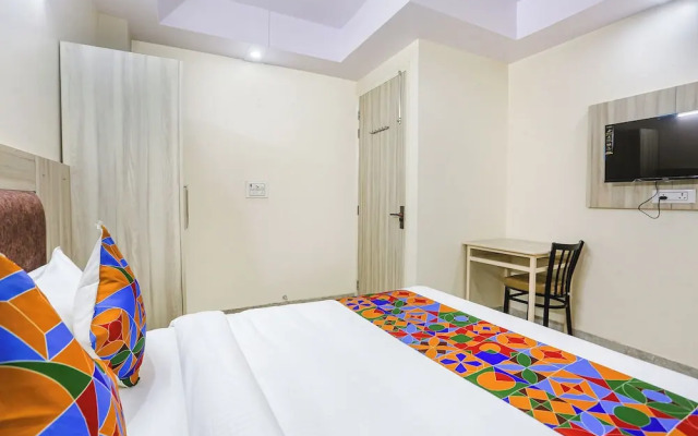 Fabhotel Taugan Inn