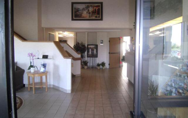 Pleasant Stay Inn & Suites