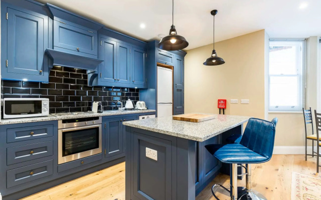 Colourful Studio Near Clapham Common!