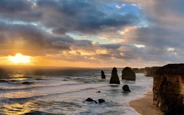 Twelve Apostles Motel & Country Retreat