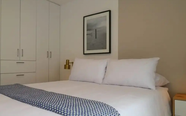 w Sophisticated 2BR With Balcony in Miraflores