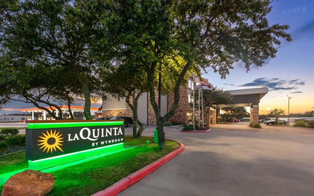 La Quinta Inn & Suites by Wyndham Rockport - Fulton