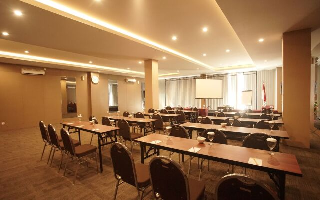 Viva Hotel Kediri, Azana Hotels Collection