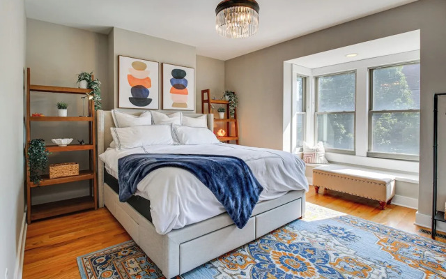 Vibrant Downtown Cincinnati Townhome w/ Sauna!