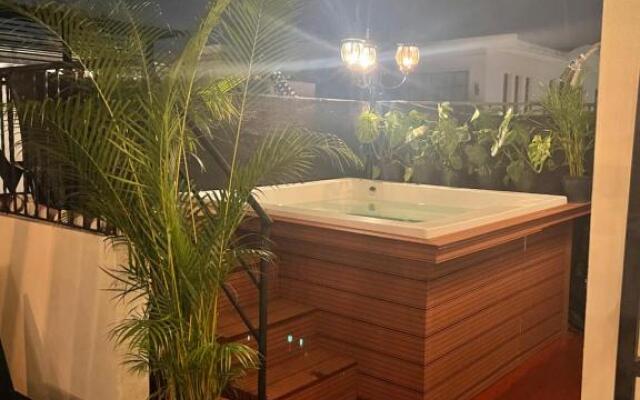 Studio 27 Colonial