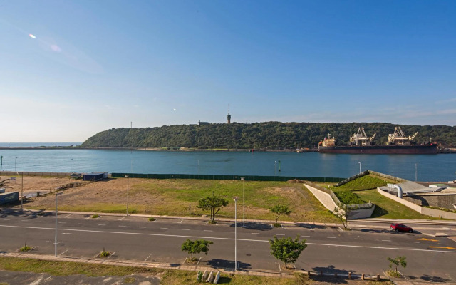 uSHAKA WATERFRONT - PALATIAL PRIVATE PENTHOUSE