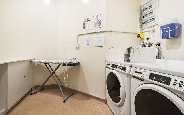The Cambridge Hotel & Backpackers