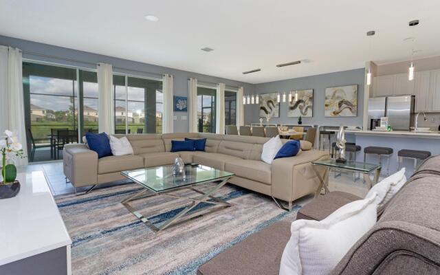 Spacious Home Near Disney