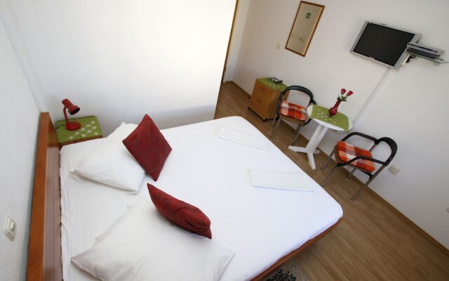 Kiwi Apartment