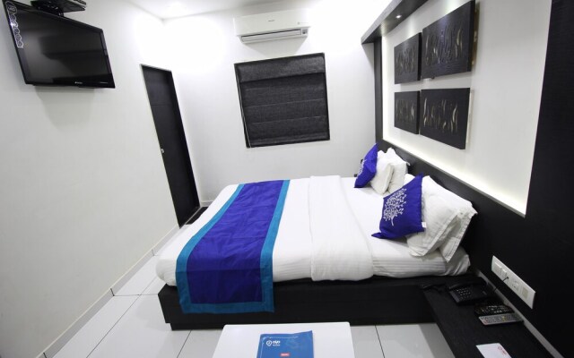 OYO 1319 Hotel Paramount Inn