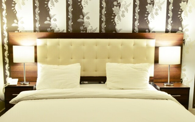 lancaster hotel apartments-Gardens