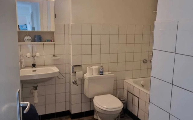 Full 3 Bedroom Flat With Internet and Balcony
