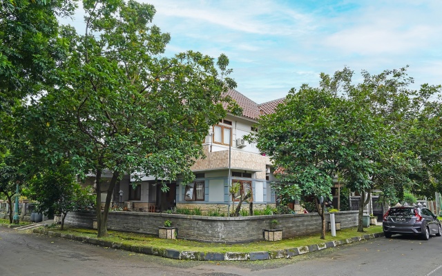OYO 92121 Mitra Dago Antapani Syariah