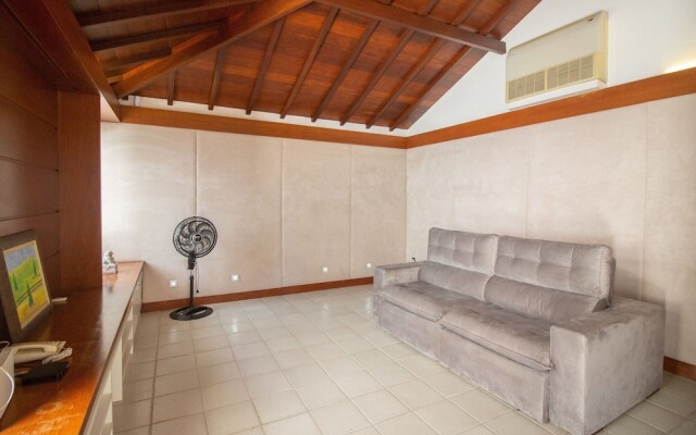 Mansão Pé na Areia Ferradura com 4Suítes