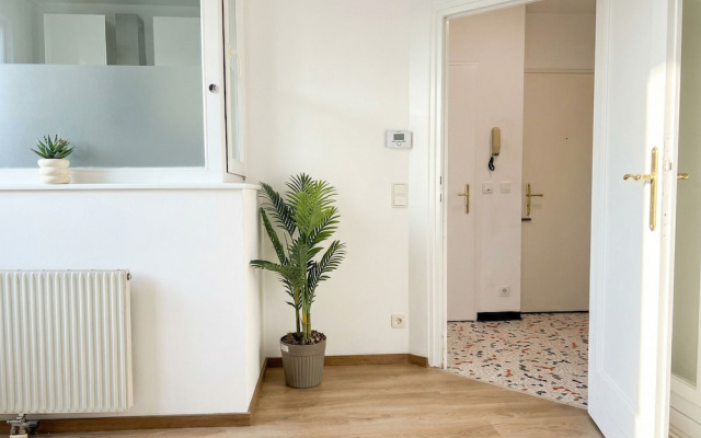 Lovely 3BR Apt With Balcony Rennweg