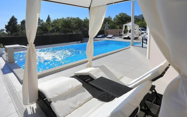Amazing Villa With Pool