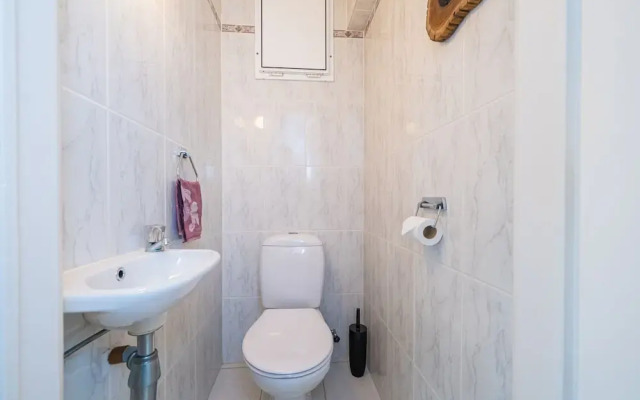 Studio Retreat With Sunny Terrace